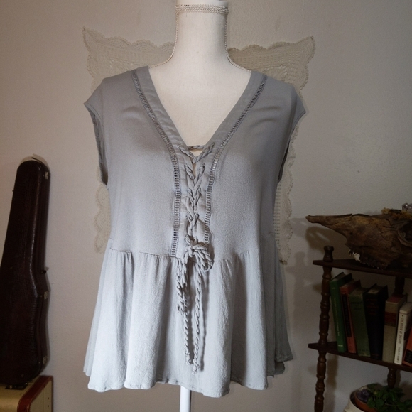 Mystree Shirt Women Small Green Gray Peplum Flowy Blouse Tie Tassel Boho - Picture 1 of 9